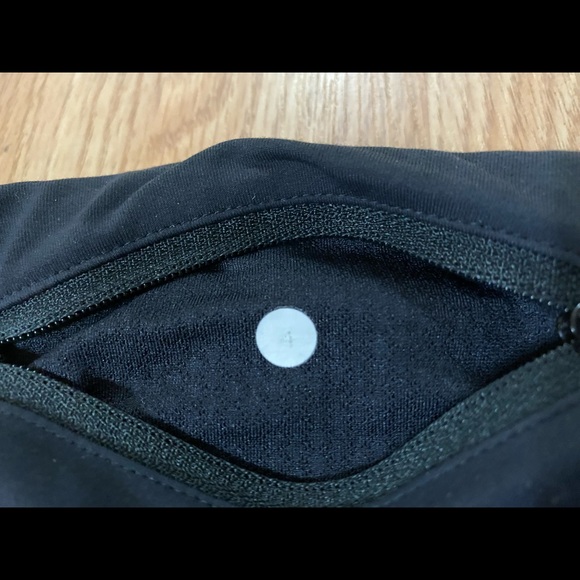 Lululemon Athletica Speed shorts size 4 - Picture 3 of 3